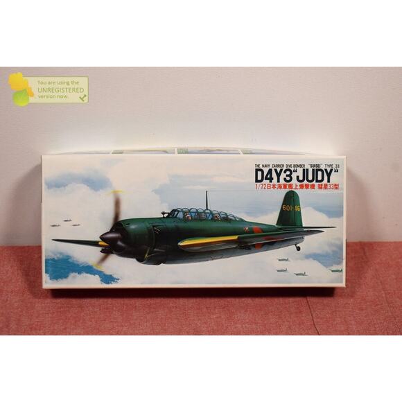 The Navy Carrier Suisei Type 33 D4Y3 Judy 1/72 Model (Package Wear) - Picture 1 of 7